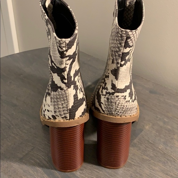 Misguided Snakeskin Ankle Heel Boots Front Zipper - Picture 5 of 16